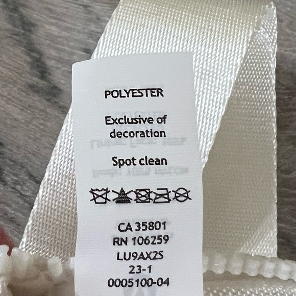 Lululemon White Everywhere Belt Bag. - Picture 11 of 16